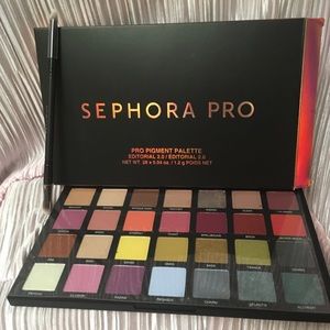 Sephora Pro Edit eyeshadow palette with brush
